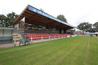 Tribüne im Waldstadion